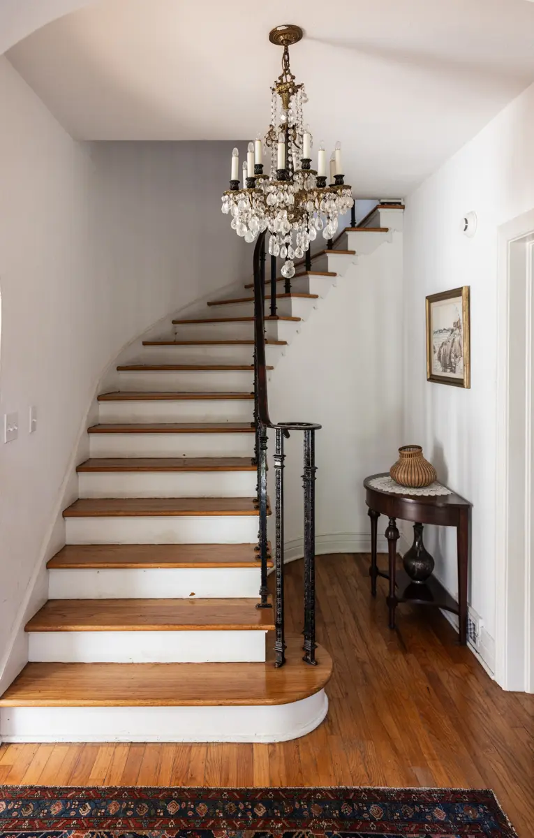 Professional architecture photography in Fayetteville, Arkansas, capturing the timeless design of the entrance to Sutherland family home.