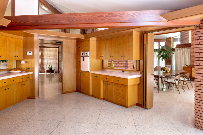 Interior photography of the kitchen of a mid-century modern home.